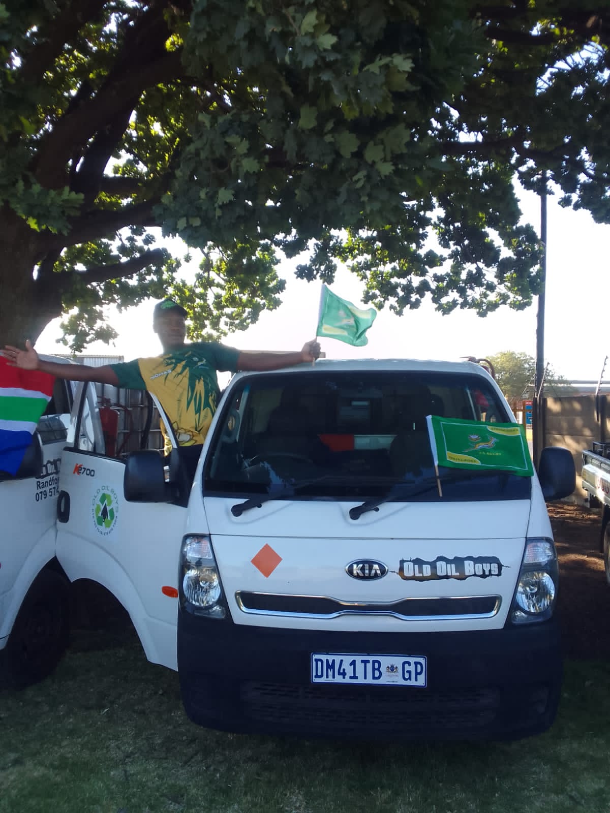 Old Oil Boys team and collection vehicles — photo 30